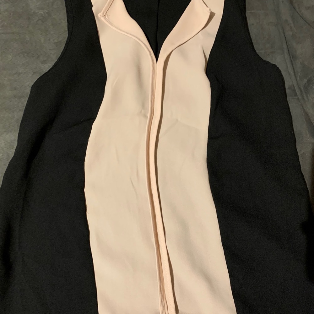 Sleeveless dressy blouse
